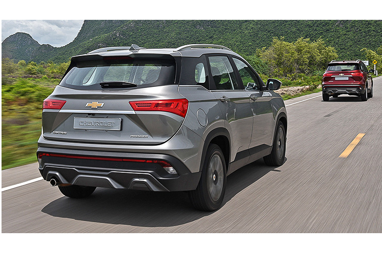 Tại Thái, Chevrolet Captiva thế hệ mới được bán với hai phiên bản 05 và 07 chỗ để tăng sự lựa chọn cho người mua. Khi chưa giảm giá, Chevrolet Captiva có giá bán từ 999.000 baht (767 triệu đồng) cho phiên bản LS và người mua cũng có thể tùy chọn phiên bản 07 chỗ ngồi với giá thêm 30.000 baht. Bên cạnh đó, phiên bản LT có giá bán 1,099 triệu bath (khoảng 844 triệu đồng) và phiên bản Premier có giá 1,199 triệu baht (khoảng 920 triệu đồng).