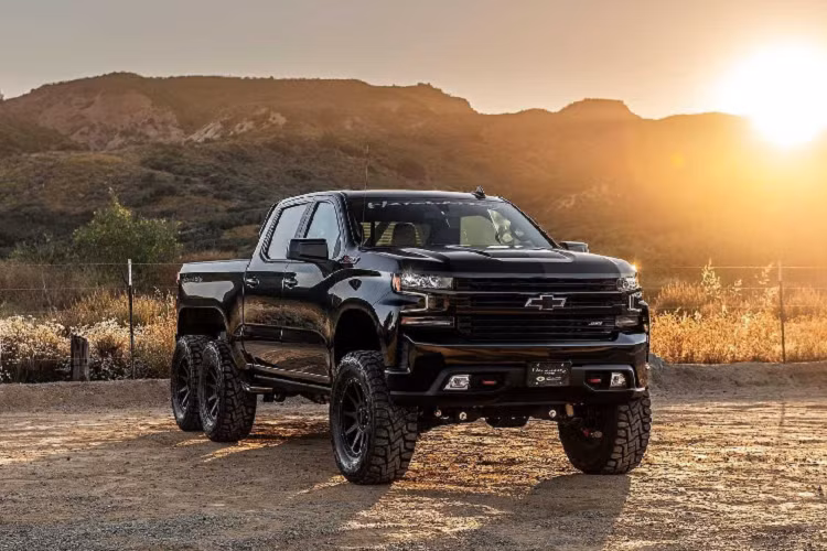 Theo công bố của nhà độ Mỹ, bản nâng cấp siêu bán tải Hennessey Goliath có giá 26.950 USD (tương đương khoảng 629,1 triệu đồng), chưa gồm giá của GMC Sierra.