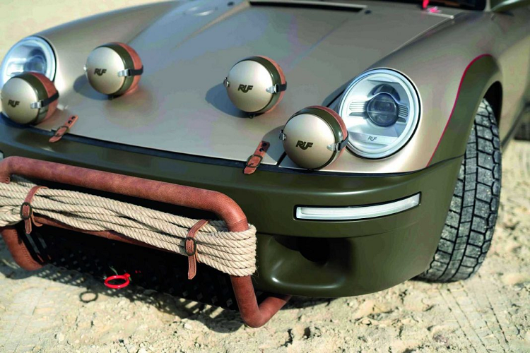 Tên gọi siêu xe địa hình Rodeo này được lấy cảm hứng từ hành trình Rodeo Drive Concours d’Elegance cũng như bộ sưu tập miền viễn tây năm 2011 của Ralph Lauren. Chính vì thế, chiếc xe sở hữu ngoại thất được thiết kế một cách hoang dã với phong cách của những người thám hiểm miền viễn Tây Hoa Kỳ vào thế kỷ 18, 19.