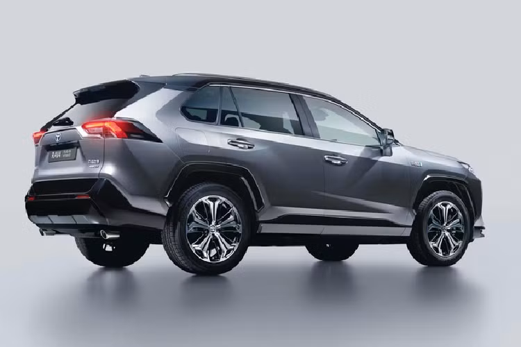 Mẫu xe SUV Toyota RAV4 Plug-in Hybrid có dung tích khoang hành lý 520 lít, riêng pin đã chiếm 60 lít nên hẹp hơn RAV4 bản thường.