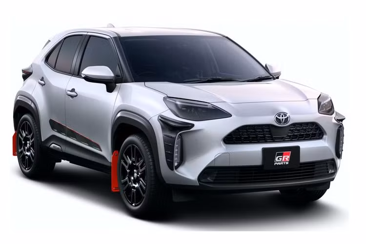 Toyota Yaris Cross mới toanh vừa ra mắt tại quê nhà Nhật Bản cách đây ít giờ với giá bán dao động từ 17.000 - 26.600 USD (khoảng 391,7 đến 612,9 triệu đồng). Xe được sản xuất tại nhà máy Ohira và Iwate của Toyota ở phía đông Nhật Bản.
