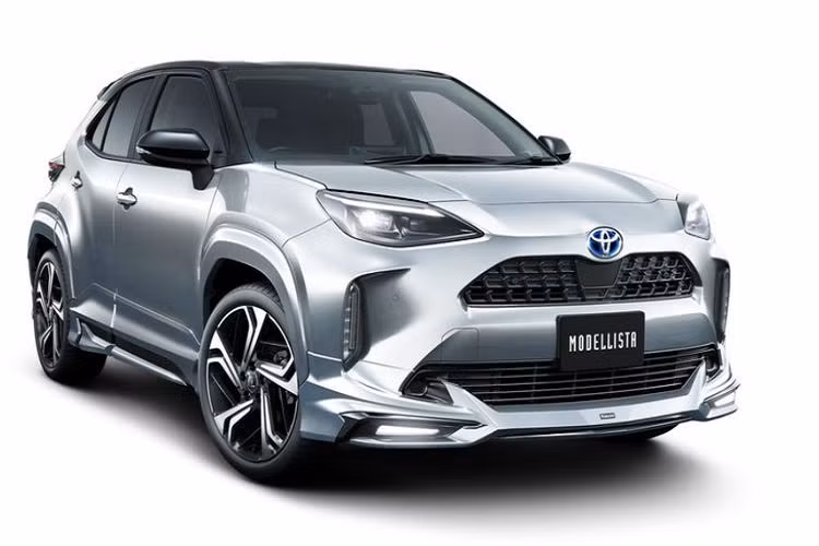 Giống như Yaris thông thường, Toyota Yaris Cross 2021 mới cũng được TRD và Modellista áp dụng các hướng phong cách khác nhau, trong khi TRD nỗ lực cải thiện tính off-road của Yaris Cross thì Modellista lại muốn chiếc crossover cỡ nhỏ trở nên thông minh hơn, hiện đại trên đường phố.