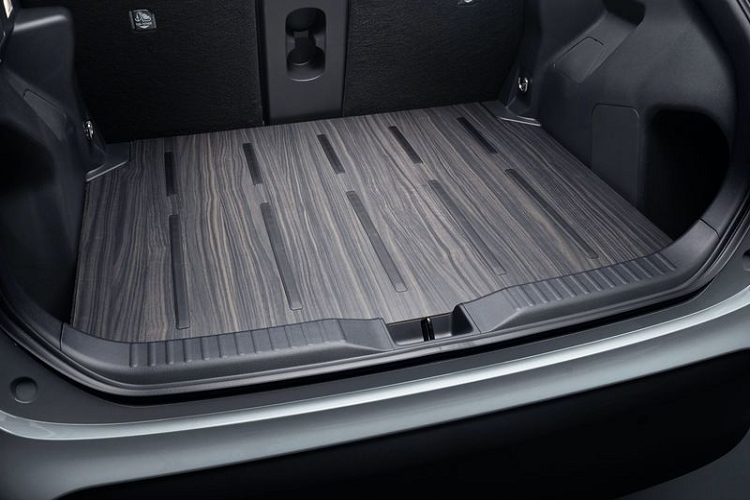 Đó là Advance Robust Style và Elegant Ice Style, cả hai bộ kit đều bao gồm những chi tiết uốn lượn mạnh mẽ ở phía trước, ốp sườn, ốp sau, các vòm bánh xe cùng màu thân xe và bộ la-zăng hợp kim 19 inch mới.