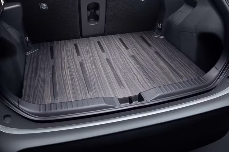 Đó là Advance Robust Style và Elegant Ice Style, cả hai bộ kit đều bao gồm những chi tiết uốn lượn mạnh mẽ ở phía trước, ốp sườn, ốp sau, các vòm bánh xe cùng màu thân xe và bộ la-zăng hợp kim 19 inch mới.