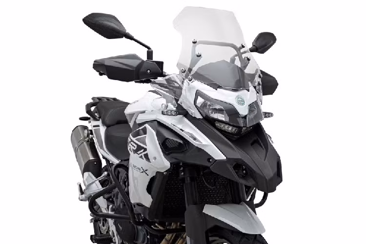 Hiện tại, giá xe Benelli TRK 502 và TRK 502X tại thị trường Ấn Độ đang lần lượt ở mức 510.000 và 550.000 Rupee (tương đương 158 và 170 triệu đồng). Tuy nhiên với các nâng cấp mới thì rất có thể giá thành của TRK 502 và 502X 2020 sẽ tăng thêm đôi chút.