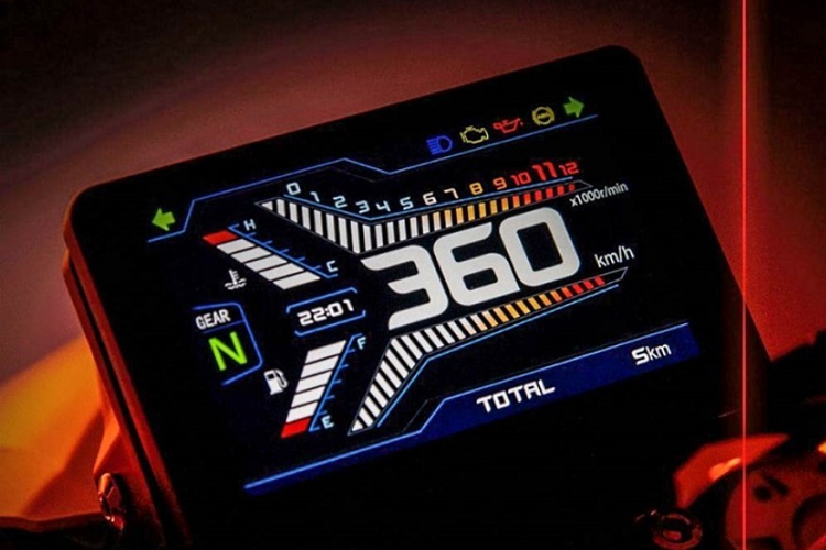 Ngoài ra, cả hai phiên bản TRK 502 và TRK 502X đều được Benelli trang bị cùm tay phanh tay côn có nấc chỉnh, yên xe thoải mái hơn và bộ khung phụ bằng nhôm để bắt thùng ở đuôi.