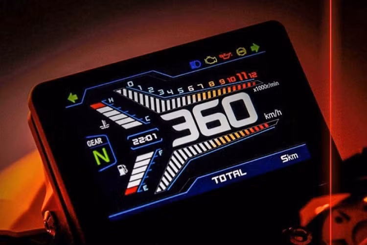 Ngoài ra, cả hai phiên bản TRK 502 và TRK 502X đều được Benelli trang bị cùm tay phanh tay côn có nấc chỉnh, yên xe thoải mái hơn và bộ khung phụ bằng nhôm để bắt thùng ở đuôi.