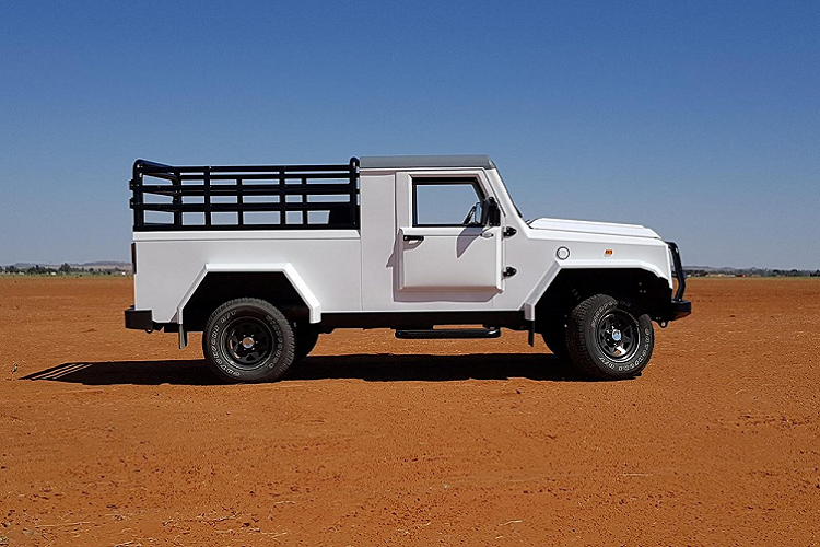 Nội thất xe trông rộng rãi bất ngờ nhưng không có mấy tính năng sang trọng. Những tính năng tiêu chuẩn của nó gồm hệ thống điều hòa, một hệ thống thông tin giải trí với khả năng điều hướng, ghế bọc da, một máy sưởi, và một ổ cắm điện, cũng như hệ thống âm thanh 4 loa. Ngoài ra, chiếc xe này cũng không hề có lắp túi khí an toàn. Hiện chưa có thông tin về giá xe Brandt BRV mới.