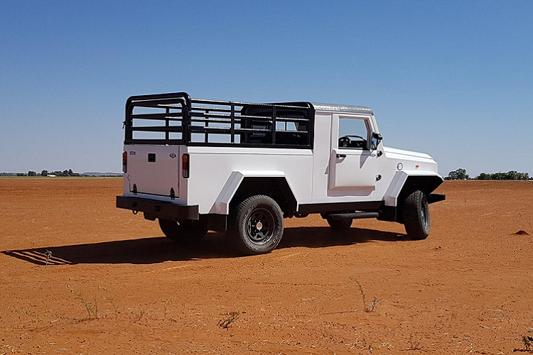 Brandt BRV thế hệ mới có trang bị hệ thống treo làm riêng, và thân vỏ tạo thành từ những tấm thep dày 1,2 – 1,6 mm. Không chỉ vậy, xe còn chạy bằng bộ lốp 35 inch và có khoảng sáng gầm 325 mm, đảm bảo khả năng đi địa hình tốt. Trọng lượng xe là 2.200 kg.