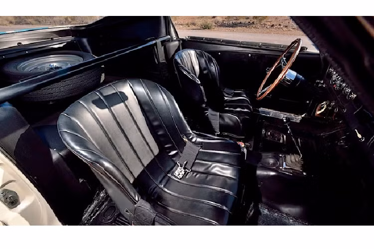 Và nay, sau 6 năm chiếc Shelby GT350R hàng hiếm này được giao dịch với giá kỷ lục 3,85 triệu USD.