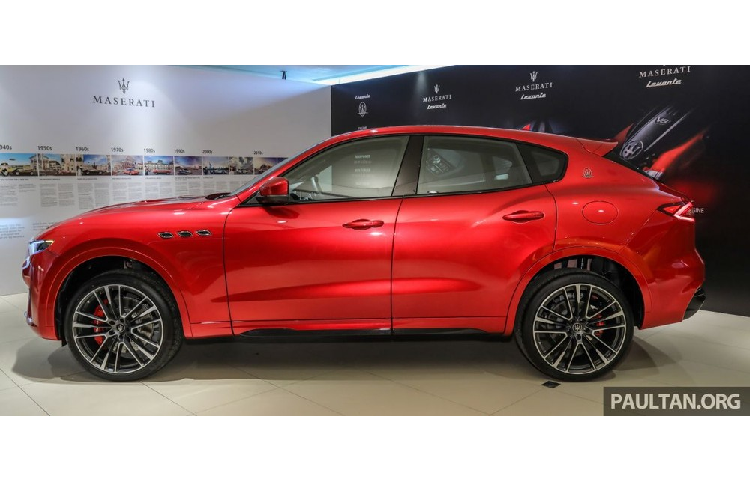 Vẻ đẹp của chiếc SUV hạng sang Maserati Levante phiên bản Trofeo Launch Edition mới xuất hiện ở Malaysia. Mức giá xe Maserati Levante Trofeo Launch Edition tại thị trường Malaysia sẽ là 838.800 RM (tương đương 4,55 tỷ đồng), giá bán này chưa bao gồm các loại thuế.