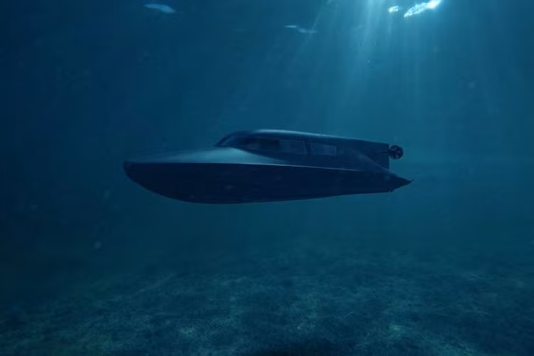 Tốc độ hành trình là 30 hải lý/giờ và khoảng cách di chuyển dựa trên khả năng chứa nhiên liệu ước tính là 250 hải lý. Khi cần phải lặn xuống nước, hệ thống đẩy sẽ chuyển sang mô tơ điện 20 kW chạy bằng một cụm pin lithium-ion, với 4 bộ đẩy để kiểm soát tốc độ chậm ở sâu dưới nước.