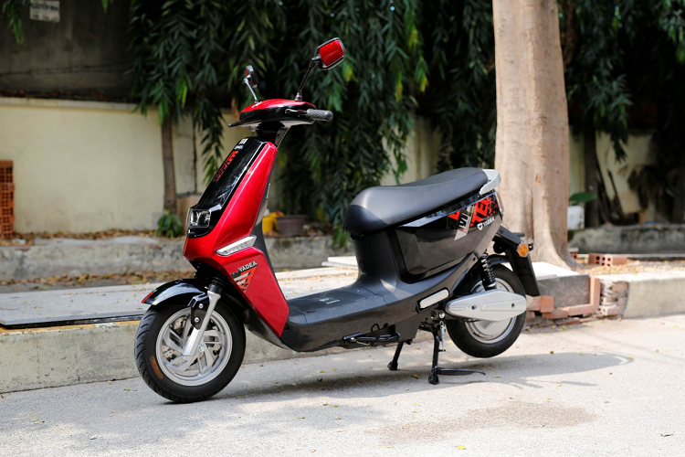 Yadea U Like phù hợp cho những người dùng xe với các mục đích đơn giản, chỉ cần một phương tiện nhỏ gọn để di chuyển. Trong khi đó đối với các phụ huynh thì đây là một mẫu xe lý tưởng cho con em của họ, vừa có mức chi phí đầu tư hợp lý, lại vừa yên tâm hơn về sự an toàn vì mẫu xe này chỉ có thể chạy tốc độ tối đa 50 km/h. Giá xe Yadea ULike tại Việt Nam là 18,9 triệu đồng.