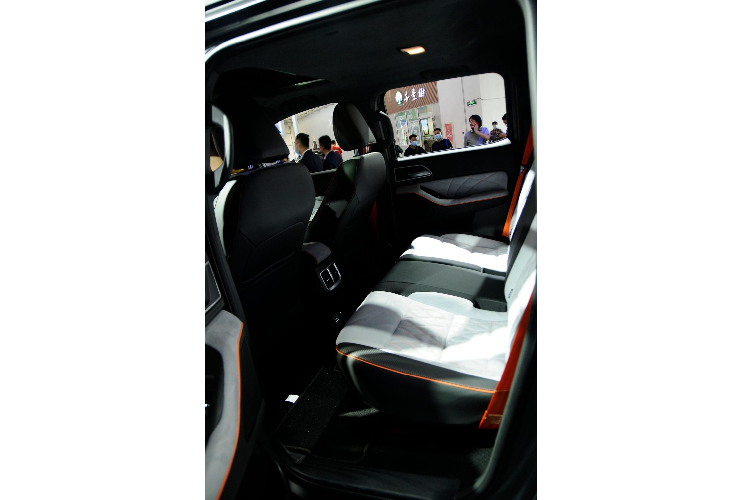 Trong khi mẫu concept Black Bullet mới trông thật sự ấn tượng, nhà sản xuất Great Wall không nói rõ ý định có đưa nó vào sản xuất thương mại hay không. Nếu có, Black Bullet chắc sẽ mang vai trò một chiếc bán tải cao cấp, nhắm tới những người mê off-road và có thừa đủ kinh tế.