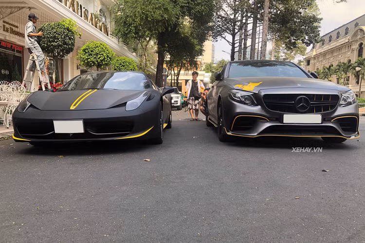 Siêu phẩm Ferrari 458 Spider trong bài viết có nước sơn nguyên bản là màu trắng, về nước hồi tháng 7/2019 và được cho là thuộc sở hữu của một nữ hot girl tại Sài Thành. Tuy về nước đã một thời gian nhưng "siêu ngựa" nước Ý lại rất hiếm khi xuất hiện trên đường phố cùng chủ nhân.