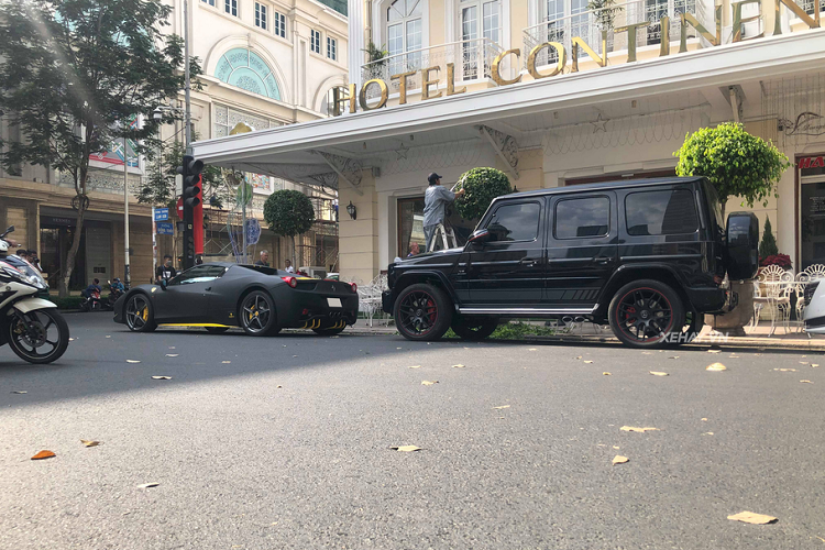 Đi kèm với đó còn là hộp số ly hợp kép 7 cấp. Từ đó, "siêu ngựa" mui trần này có thể tăng tốc từ 0 - 100 km/h với 3,4 giây trước khi đạt vận tốc tối đa 320 km/h.