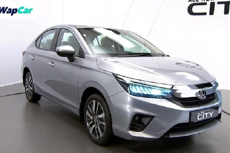 Honda Motors mới đây vừa chính thức vén màn mẫu sedan hạng B - Honda City 2020 mới tại thị trường Ấn Độ với rất nhiều thay đổi đáng chú ý. Mẫu xe này sẽ được bán ra với 3 phiên bản, bao gồm bản V, VX và ZX kèm theo mức giá dao động từ 1.089.900 - 1.464.900 Rupee (khoảng 336 - 451 triệu đồng).