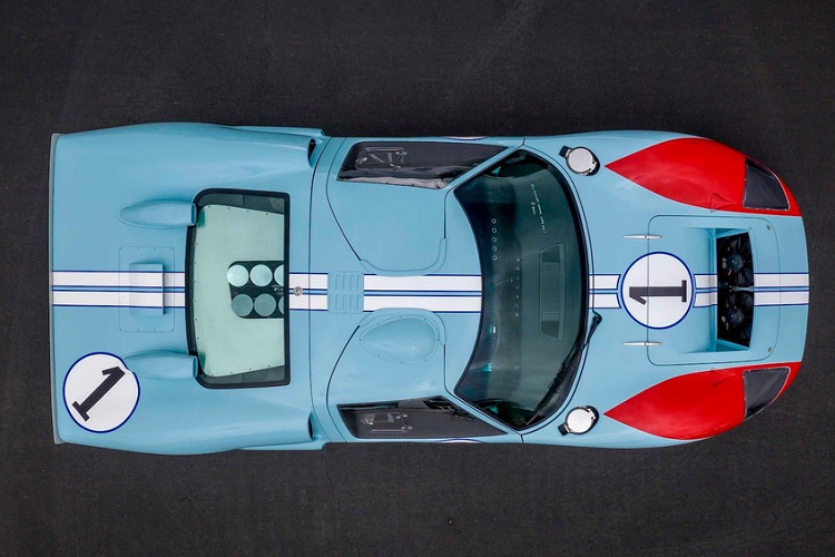 Vào năm 2018, chiếc Ford GT40 từng tham gia giải đua 24 Hours of Le Mans do 2 tay đua Ronnie Bucknum và Dick Hutcherson cầm lái được bán đấu giá bởi nhà đấu giá danh tiếng RM Sotheby’s. Tại đây, người chiến thắng đã mua chiếc xe với mức giá không tưởng: 9.795.000 USD.