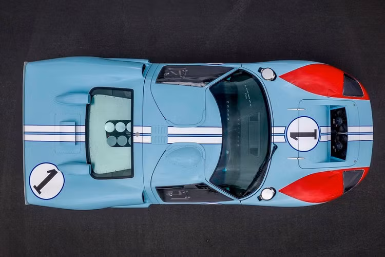 Vào năm 2018, chiếc Ford GT40 từng tham gia giải đua 24 Hours of Le Mans do 2 tay đua Ronnie Bucknum và Dick Hutcherson cầm lái được bán đấu giá bởi nhà đấu giá danh tiếng RM Sotheby’s. Tại đây, người chiến thắng đã mua chiếc xe với mức giá không tưởng: 9.795.000 USD.