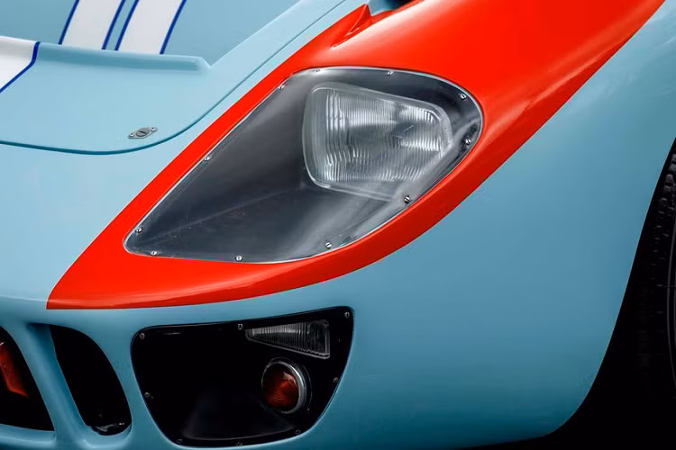 Chiếc xe này sẽ được mang đấu giá tại sự kiện Mecum vào tháng 1/2020. Đặc biệt hơn, xe sẽ mang chữ ký của con trai tay đua Ken Miles - Peter Miles, cũng như trưởng đội đua 1966 - ông Charlie Agapiou. Chiếc xe này cũng sẽ xuất hiện tại cái buổi công chiếu lớn tại thị trường Mỹ.