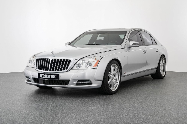 Vào năm 2012, tập đoàn Daimler đã quyết định "khai tử" dòng xe siêu sang Maybach vì thương hiệu này không thể đấu lại Rolls-Royce và Bentley. Đến năm 2015, thương hiệu Maybach đã quay trở lại nhưng dưới dạng phiên bản siêu sang cao cấp nhất của dòng sedan cỡ lớn Mercedes-Benz S-Class.