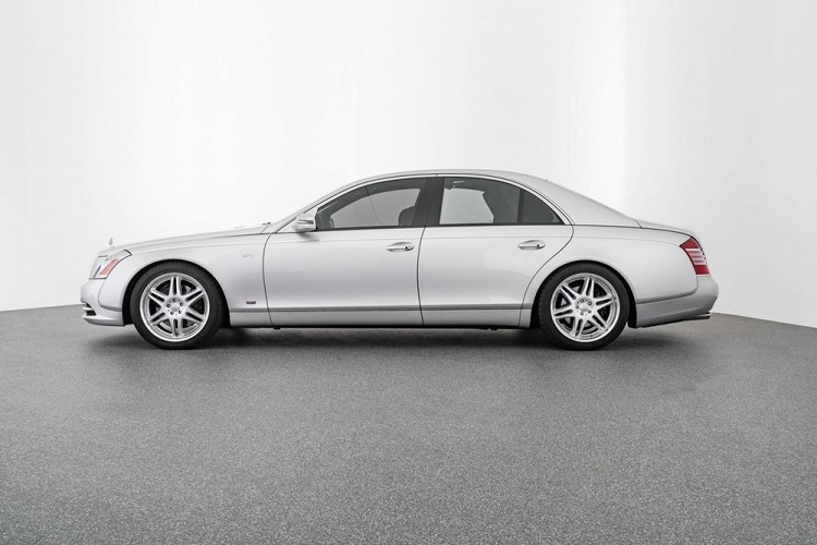 So với Maybach 57S nguyên bản, chiếc xe siêu sang này mạnh hơn 117 mã lực và 100 Nm. Với động cơ mạnh mẽ hơn, chiếc Maybach 57S độ Brabus có thể tăng tốc từ 0-100 km/h trong thời gian chỉ 4,4 giây và đạt vận tốc tối đa 300 km/h.