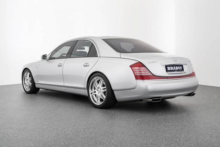 Chiếc Maybach 57S này thuộc đời 2006 nhưng đặc biệt hơn vì đã được thương hiệu độ Brabus đình đám cải tiến. Được biết, chiếc Maybach 57S độ Brabus này mới chạy hết quãng đường 14.800 km nên vẫn còn khá mới. Do đó, hãng Brabus tự tin đến mức rao bán Maybach 57S với giá lên tới 199.900 Euro (khoảng 223.175 USD hay 5,1 tỷ đồng).