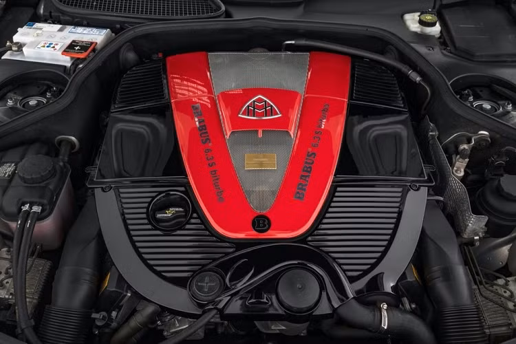 Như vậy, so với lúc còn mới, chiếc Maybach 57S độ Brabus này rẻ hơn khoảng một nửa. Vào thời điểm năm 2006, chiếc xe tương tự có giá lên đến 504.804 Euro (563.600 USD hay 12,89 tỷ đồng). Tuy nhiên, chiếc xe siêu sang đã 14 tuổi này lại đắt hơn cả Mercedes-Maybach S650 "đập hộp" có giá 202.550 USD (khoảng 4,69 tỷ đồng).