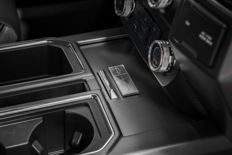 Với trang bị này, phiên bản F-150 của MSA sẽ không thua kém gì so với một chiếc F-150 Raptor. Về thông số, Hệ thống treo Baja này nâng cấp độ chênh của bánh xe (wheel travel) lên một khoảng 279 mm, đồng thời kéo dãn trục bánh thêm 343 mm so với chiếc F-150 nguyên bản.