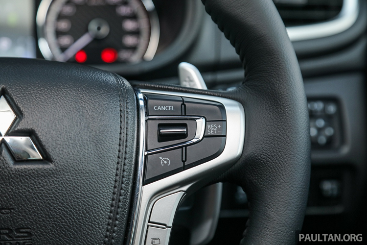 Ngoài ra, xe còn có một số tính năng an toàn cơ bản như phanh ABS/EBD, hỗ trợ khởi hành ngang dốc, ổn định thân xe, kiểm soát lực kéo.