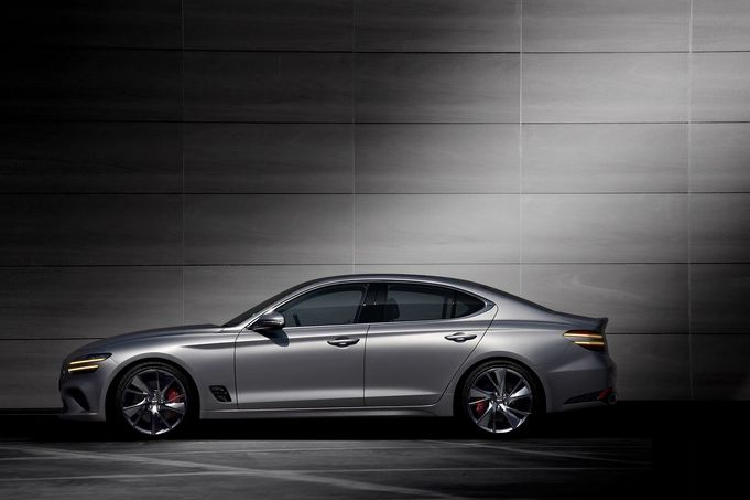 Như vậy, hệ truyền động của Genesis G70 2021 hiện vẫn là một ẩn số, tuy nhiên, khả năng cao động cơ 2.0L 4 xi-lanh cơ sở của G70 sẽ được thay thế bằng động cơ tăng áp 2.5L mới sản sinh công suất 290 mã lực và mô-men xoắn cực đại 420Nm.