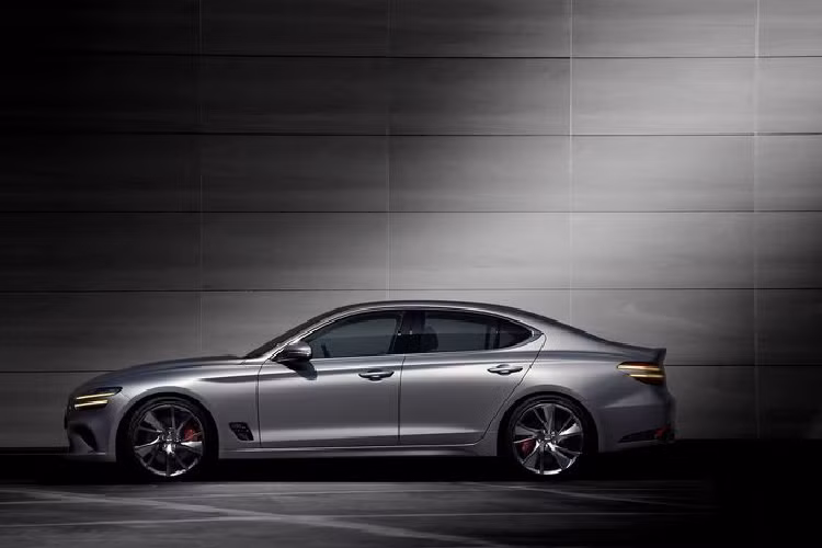 Như vậy, hệ truyền động của Genesis G70 2021 hiện vẫn là một ẩn số, tuy nhiên, khả năng cao động cơ 2.0L 4 xi-lanh cơ sở của G70 sẽ được thay thế bằng động cơ tăng áp 2.5L mới sản sinh công suất 290 mã lực và mô-men xoắn cực đại 420Nm.