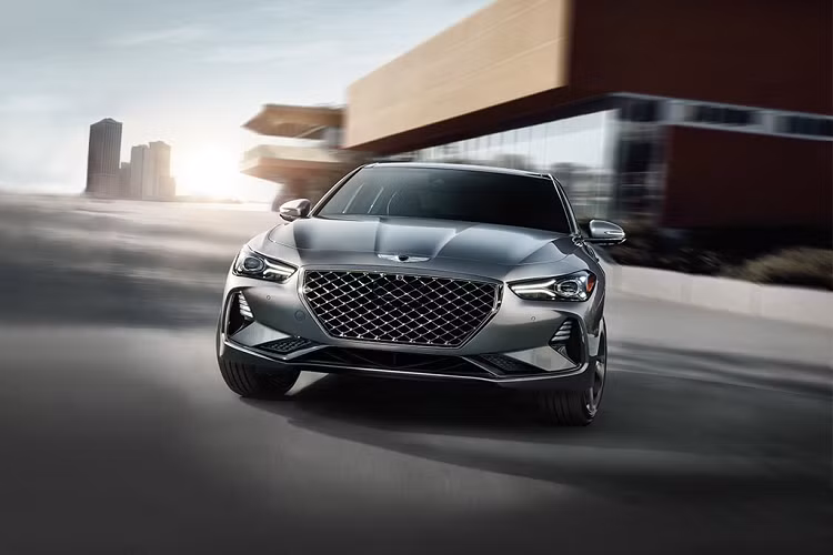 Chia sẻ về G70 2021, người phát ngôn của Genesis cho biết: "Genesis G70 mới sẽ thu hút khách hàng với thiết kế năng động và những cải tiến mới nhất về an toàn và sự sang trọng. Chi tiết về các thông số kỹ thuật của G70 2021 sẽ được tiết lộ vào tháng tới."