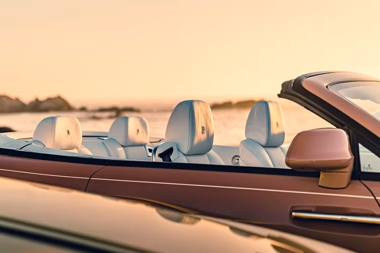 Bên cạnh vẻ đẹp thẩm mỹ tinh tế, phiên bản Dawn Black Badge còn đặc biệt với khối sức mạnh đáng nể.