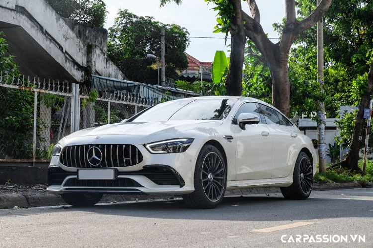 Được biết, đây chính là chiếc Mercedes-AMG GT 53 4Matic+ 4-Door mới độc nhất vô nhị tại Việt Nam tính đến thời điểm hiện tại. Sự xuất hiện của mẫu xe 4 cửa hiệu năng cao AMG GT 53 góp phần làm đa dạng các phiên bản của dòng xe thể thao AMG GT tại thị trường Việt Nam.