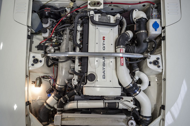 Ngoài ra, chiếc xe còn được nâng cấp một số chi tiết gia cố như bộ giảm chấn khí kép có thể điều chỉnh Tokico Illumina ở cả bốn góc, lắp đặt thêm thanh chống lật phía trước và phía sau và xe còn được trang bị cánh tay chữ A từ hãng Tecno Toys trong hệ thống treo cùng đĩa phanh lớn hơn giúp đảm bảo an toàn khi vận hành chiếc xe với động cơ mới mạnh mẽ hơn nhiều so với động cơ nguyên bản.