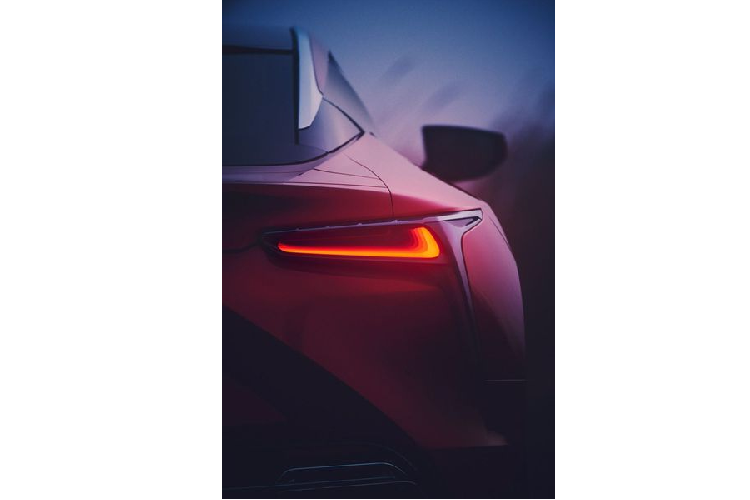 Ngoài ra, mẫu xe sang Lexus LC 500 2020 còn được đi kèm chức năng Active Cornering Assistant (ASA) - một dạng điều khiển mô-men xoắn bằng cách phanh - cho hệ thống kiểm soát ổn định, đồng thời, các hệ thống lái xe (bao gồm cả hệ thống đánh lái cầu sau) đều được sửa đổi để cung cấp phản ứng xúc giác hơn.