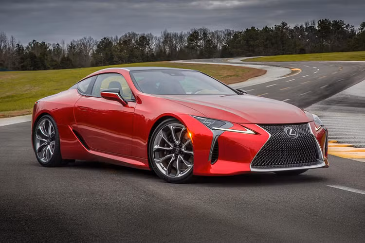  Lexus LC 500 thế hệ mới vẫn là một trong những chiếc xe thể thao năng động và có kỹ thuật tiên tiến nhất trên thị trường. Với những cập nhật được thực hiện cho mẫu xe năm 2020, LC 500 hứa hẹn sẽ mang đến cảm giác lái thú vị hơn, đặc biệt cho những ai có niềm đam mê với ô tô hiệu suất cao, trong khi thiết kế của LC 500 vẫn giữ được nét táo bạo, cá tính riêng của thương hiệu.