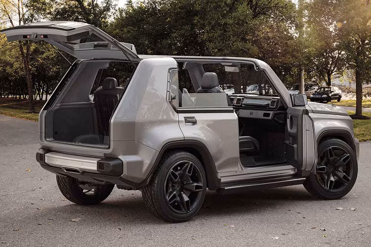 G-Niva 2020 hoàn toàn mới được Isaev thiết kế dựa trên kích thước của Lada 4x4 tiêu chuẩn. Nghĩa là trục cơ sở của chiếc xe nhỏ hơn so với một chiếc Mercedes G-Class thông thường. Do đó, độ thực dụng của mẫu xe này sẽ không bằng G-Class tuy nhiên nhờ trục cơ sở ngắn, khả năng vượt địa hình của nó sẽ được cải thiện hơn.