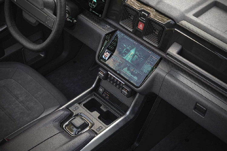 Điều này xuất phát từ ngoại hình bóng bẩy và nhỏ gọn, tròn trịa hơn so với những đường nét gai góc của G-Class và thô kệch của Lada 4x4. Chiếc xe lai giữa hãng xe Đức và Nga có vẻ ngoài bề thế hơn so với 2 mẫu xe nó lấy cảm hứng với ốp vòm bánh xe cơ bắp. Dàn chân của G-Niva sử dụng bộ mâm 5 chấu độc đáo.