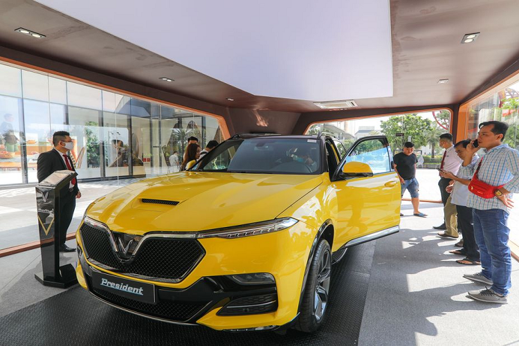 VinFast President là một trong những mẫu xe thương mại mạnh mẽ nhất hiện nay với động cơ V8 6.2L, cho công suất 455 mã lực và mô-men xoắn cực đại 624Nm.