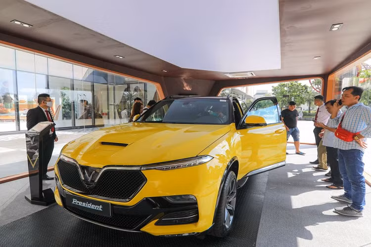 VinFast President là một trong những mẫu xe thương mại mạnh mẽ nhất hiện nay với động cơ V8 6.2L, cho công suất 455 mã lực và mô-men xoắn cực đại 624Nm.