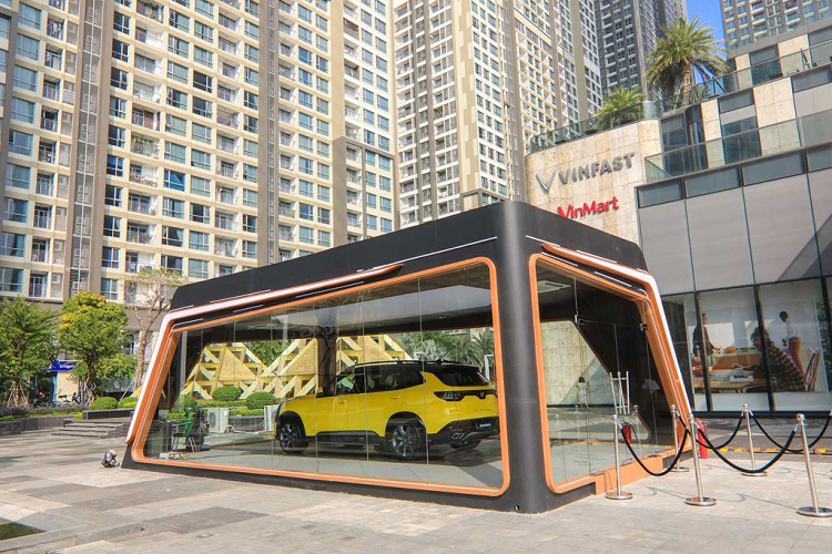 Thiết kế cứng cáp, động cơ mạnh mẽ và tính năng an toàn vượt trội, President được giới mê xe đánh giá là một trong những chiếc xe “phải có” trong các bộ sưu tập. Tuy nhiên, hãng xe Việt công bố chỉ sản xuất giới hạn 500 chiếc dành riêng cho thị trường Việt Nam.