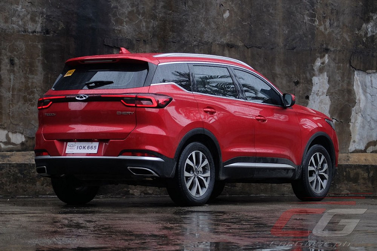 Ngoài ra, mẫu crossover cỡ Trung Quốc này còn được phát triển dựa trên cơ sở gầm bệ T1X. Đây là cơ sở gầm bệ được Chery phát triển với sự giúp đỡ của Land Rover. Nằm bên dưới động cơ của Chery Tiggo 7 Pro tại thị trường Philippines là động cơ xăng 4 xi-lanh, tăng áp, dung tích 1,5 lít, sản sinh công suất tối đa 145 mã lực và mô-men xoắn cực đại 230 Nm.