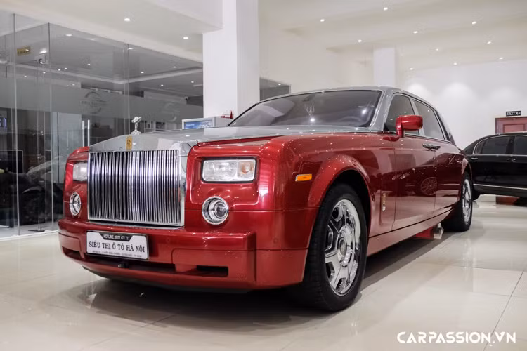 Trên thị trường xe đã qua sử dụng, những mẫu xe Rolls-Royce luôn là thỏi nam châm thu hút rất nhiều sự quan tâm của người dùng. Bộ đôi xe siêu sang Rolls-Royce Phantom EWB và Ghost EWB xuất hiện trong bài viết cũng không phải ngoại lệ, tuy là xe đã qua sử dụng nhưng bộ đôi này vẫn có tổng giá trị lên đến hơn 20 tỷ đồng.