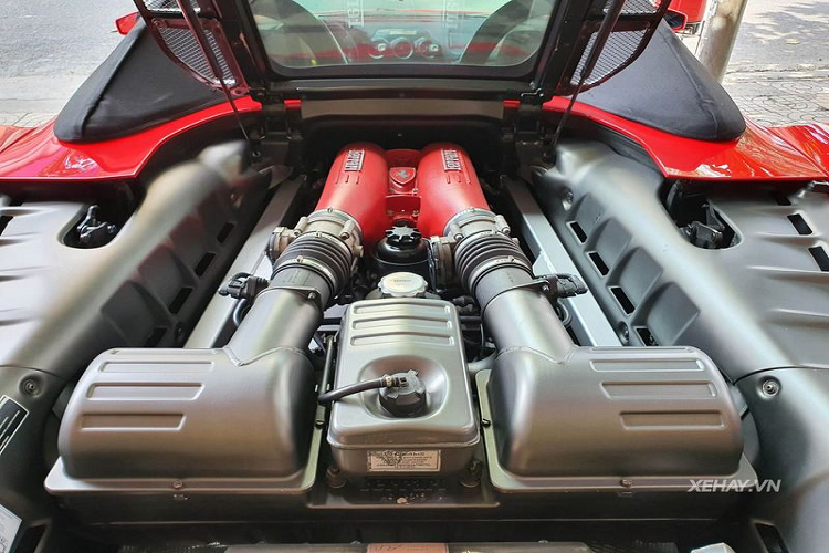 Cung cấp sức mạnh cho Ferrari F430 Spider là cỗ máy V8 4.3L sản sinh công suất 483 mã lực và mô-men xoắn cực đại 465 Nm, kết hợp với hộp số sàn 6 cấp F430 Spider có thể tăng tốc từ 0-96 km/h trong 3,6 giây trước khi cán vận tốc tối đa 300 km/h. Mức giá xe Ferrari F430 Spider từng của "Dũng mặt sắt" đang rao bán tại TP HCM chưa được tiết lộ.