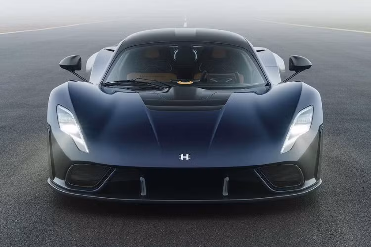 Tên xe được lấy cảm hứng từ cơn bão F5 với sức gió lên tới 512 km/h, có thể hiểu được hãng đang ngụ ý rằng chiếc siêu xe Hennessey Venom này sẽ có vận tốc tối đa trên 500 km/h.