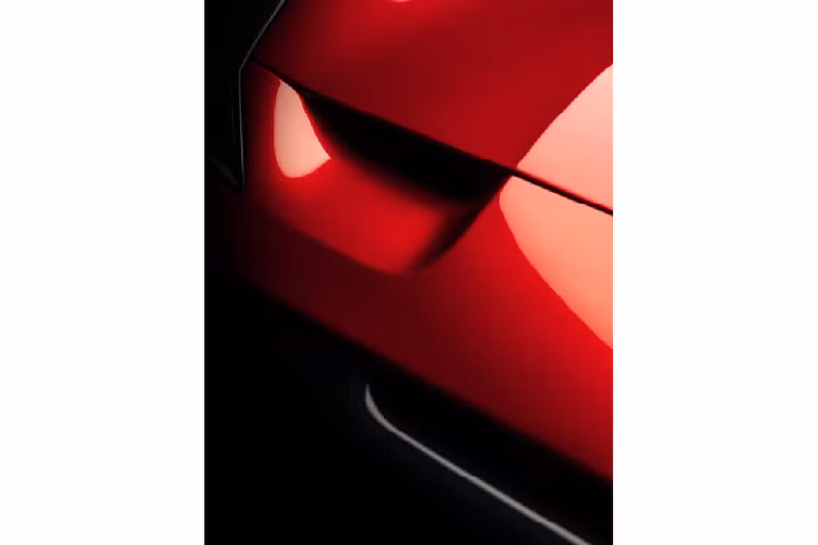 Một sự liên tưởng đầy phấn khích về các giá trị tạo nên thương hiệu Ferrari từ các cuộc cạnh tranh GT: một chiếc xe có thể dễ dàng điều khiển trên đường phố cũng như chạm vạch về đích trên đường đua dưới bàn tay điều khiển của một tay đua chuyên nghiệp.