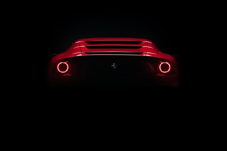 Với lớp hoàn thiện màu Rosso Magma điểm tô cùng các chi tiết sơn trang trí tinh tế. Ferrari Omologata độc nhất này xứng đáng là hậu duệ tiếp nối truyền thống GT huyền thoại Ferrari kéo dài suốt 07 thập kỷ trường kỳ. Được ủy quyền bởi một khách hàng tại Châu Âu, tuyệt phẩm mới nhất được giới thiệu đến khách hàng trong danh mục các sản phẩm độc bản.