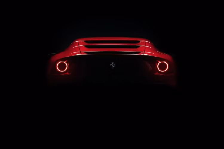 Với lớp hoàn thiện màu Rosso Magma điểm tô cùng các chi tiết sơn trang trí tinh tế. Ferrari Omologata độc nhất này xứng đáng là hậu duệ tiếp nối truyền thống GT huyền thoại Ferrari kéo dài suốt 07 thập kỷ trường kỳ. Được ủy quyền bởi một khách hàng tại Châu Âu, tuyệt phẩm mới nhất được giới thiệu đến khách hàng trong danh mục các sản phẩm độc bản.